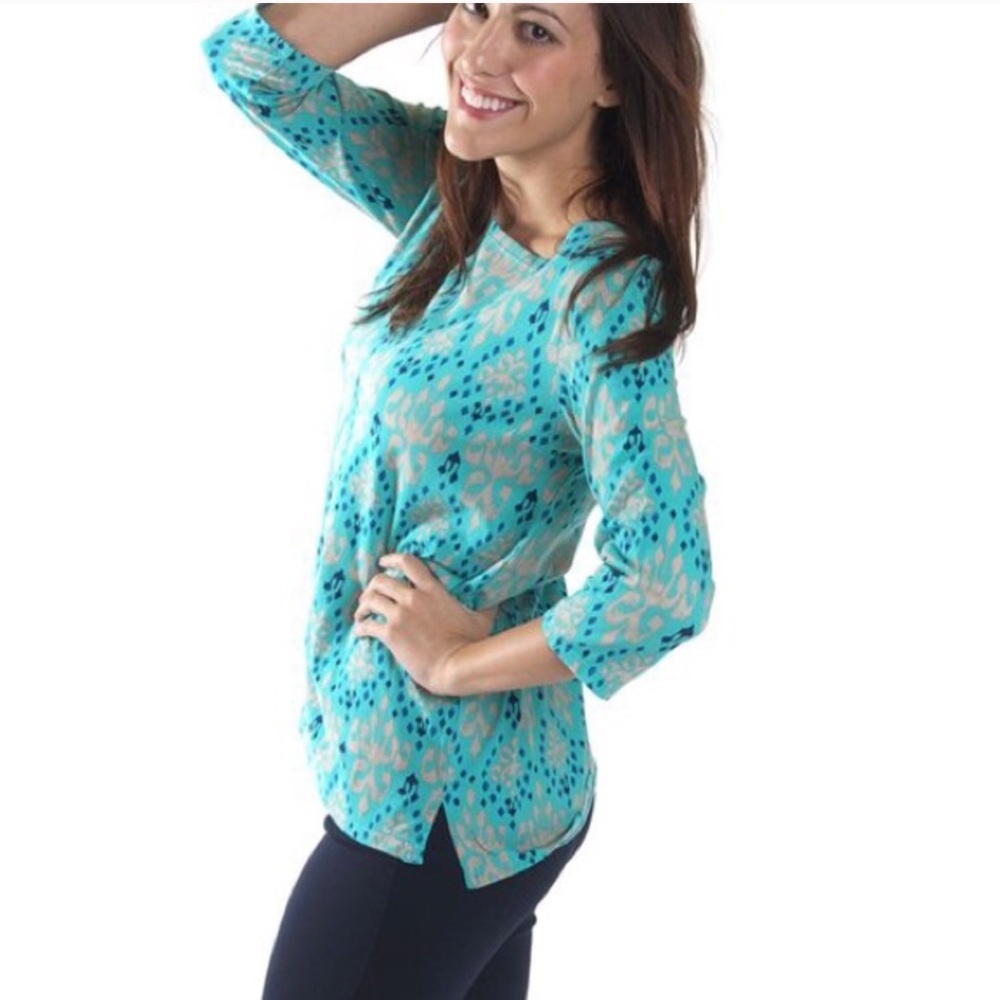 3/$25🚨NWT Beautiful Jeweled Jersey Size Sm - Picture 4 of 8