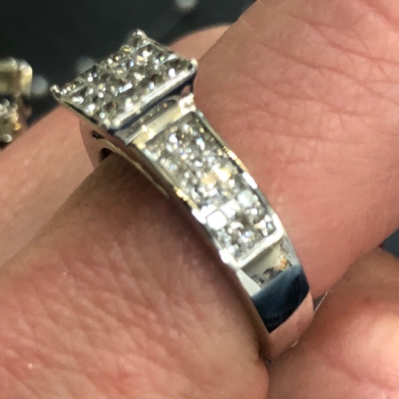 14k WG 1.6Ct Princess Diamond Ring - Picture 3 of 7