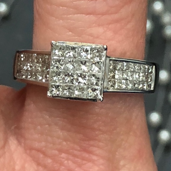 14k WG 1.6Ct Princess Diamond Ring - Picture 4 of 7