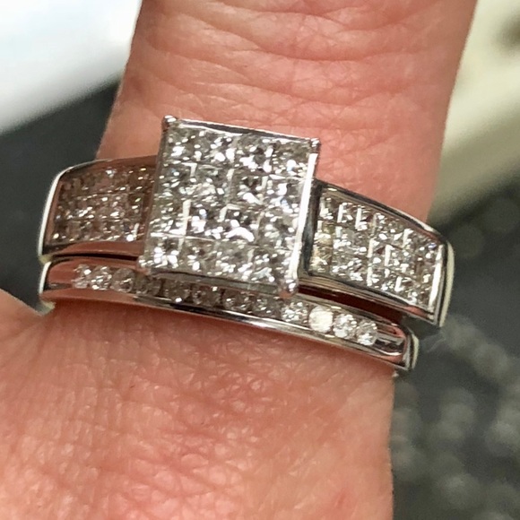 14k WG 1.6Ct Princess Diamond Ring - Picture 6 of 7