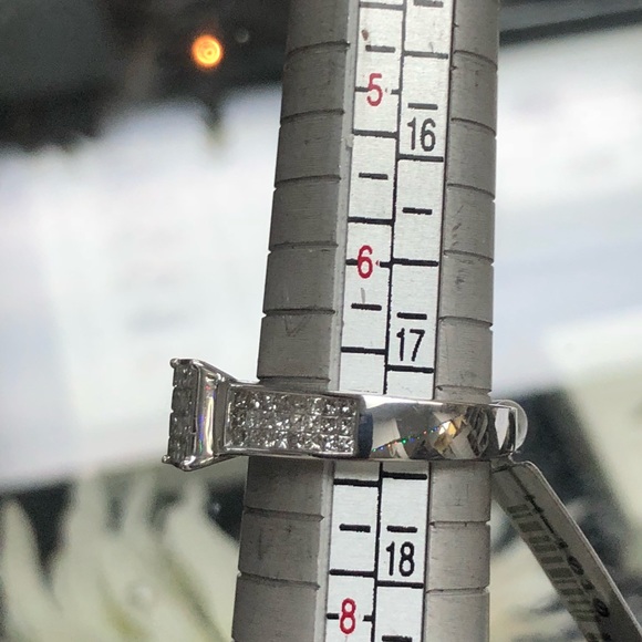 14k WG 1.6Ct Princess Diamond Ring - Picture 7 of 7