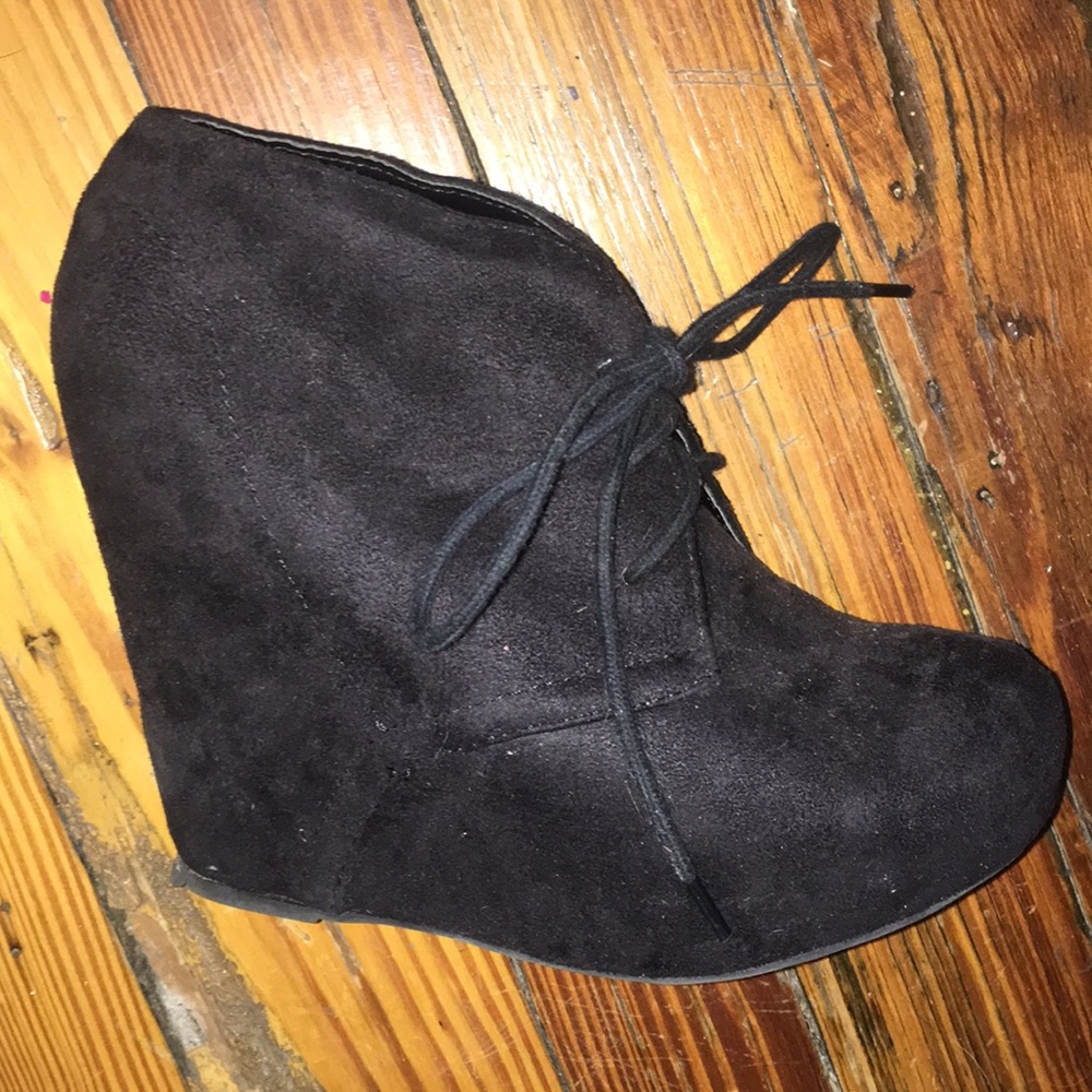 Wedged bootie