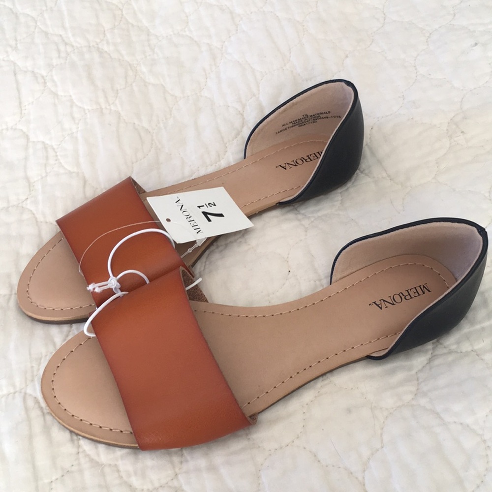Never worn Merona sandal flats