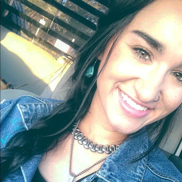 Meet your Posher, Kassidy - Picture 1 of 1