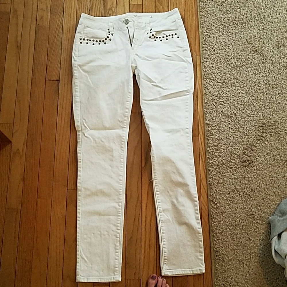 Skinny Jeans with studs around pocket