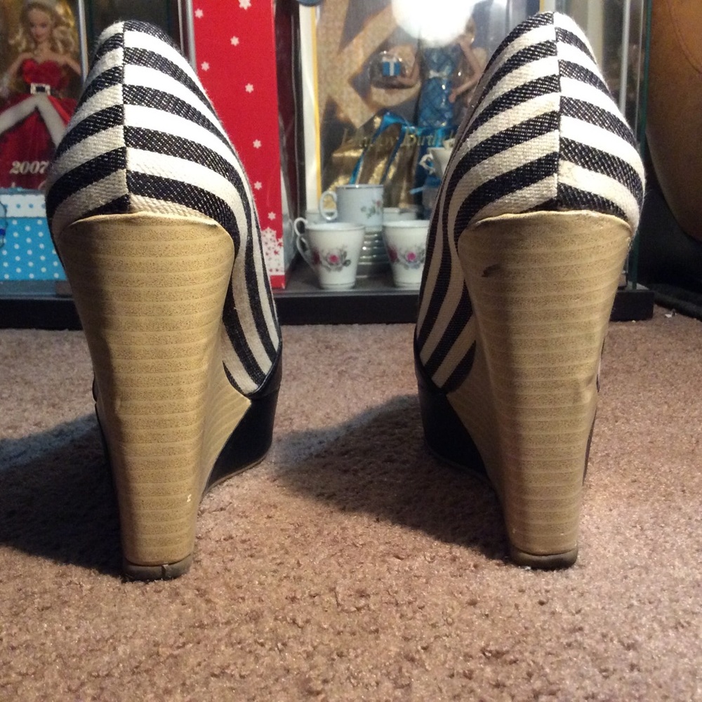 Striped Platform Shoes - Picture 3 of 5
