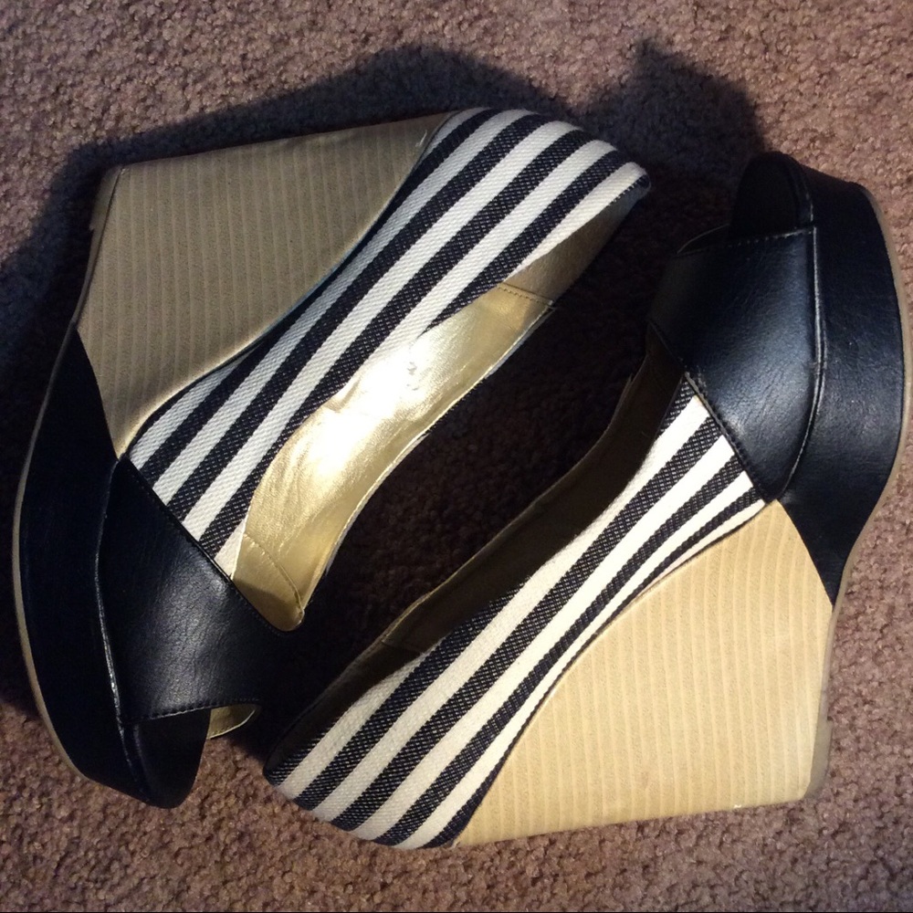 Striped Platform Shoes - Picture 4 of 5