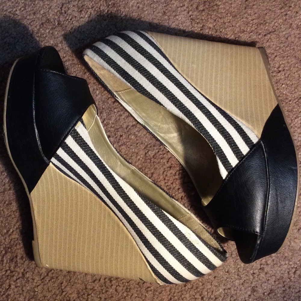 Striped Platform Shoes - Picture 5 of 5