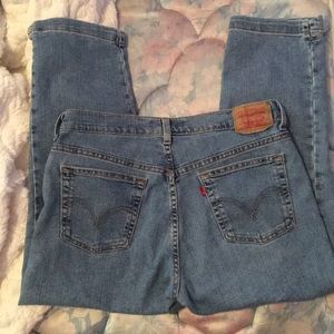 Levi Classic Slim Stretch Capris