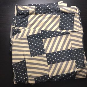 TC LulaRoe Leggings Fourth of July Collection!