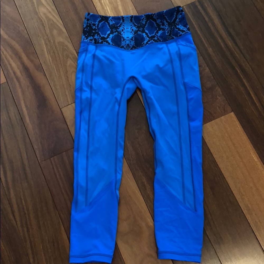 EUC Lululemon bright blue Capri. Size 8