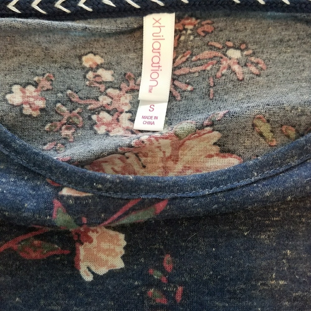 Boho Floral Lace detail blue shirt sleeve top - Picture 3 of 3