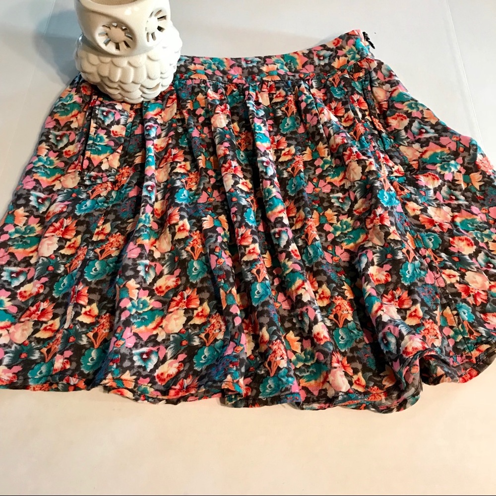 Ezra floral mini skirt with pockets size Small