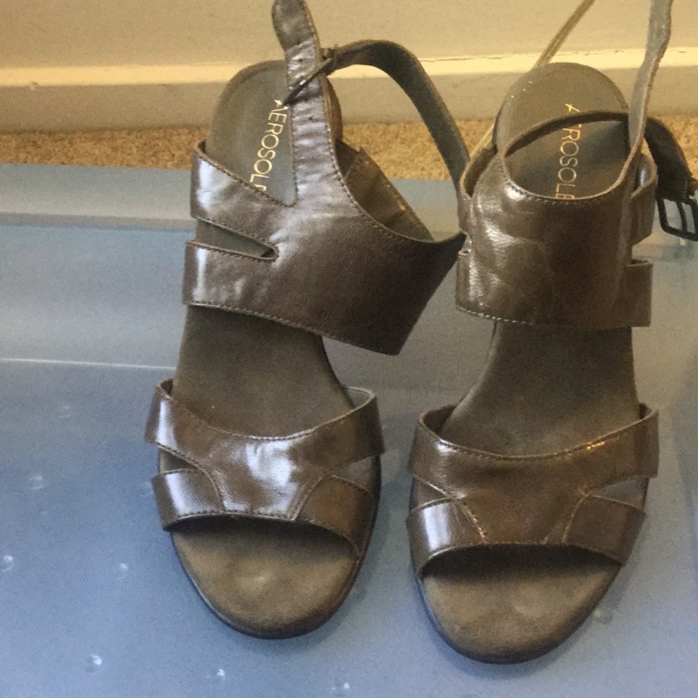 Color is more army green.   Shoes like new 9 1/2