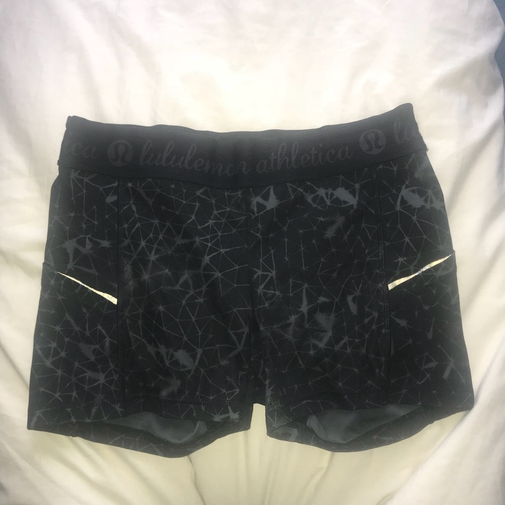 Lululemon shorts w cell phone pockets
