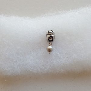 Dangling white pearl Pandora