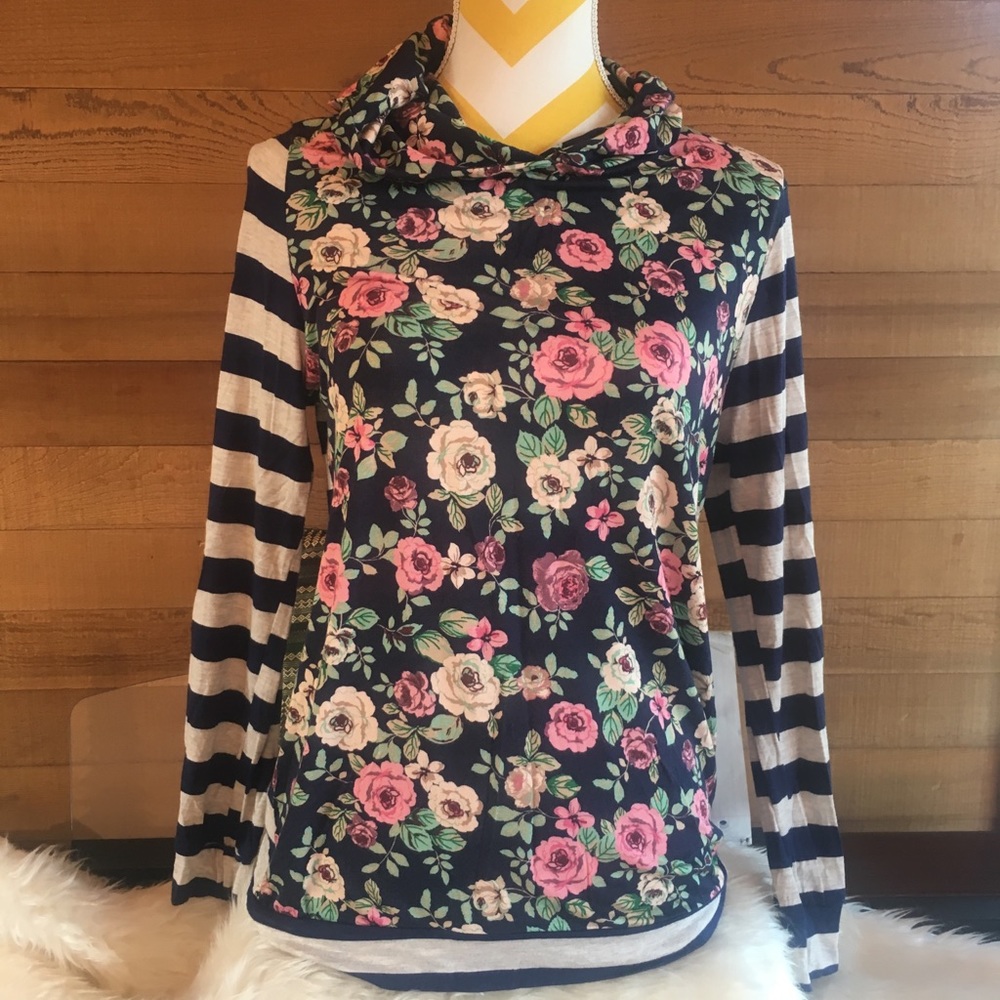 Beautiful floral prints shirt with hoodie.