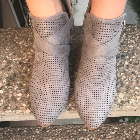 LAST 1️⃣ Ankle Strap Perforated Block Heel Bootie - Picture 5 of 5