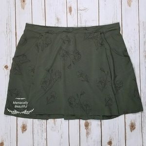 Green flower skirt w/ pockets