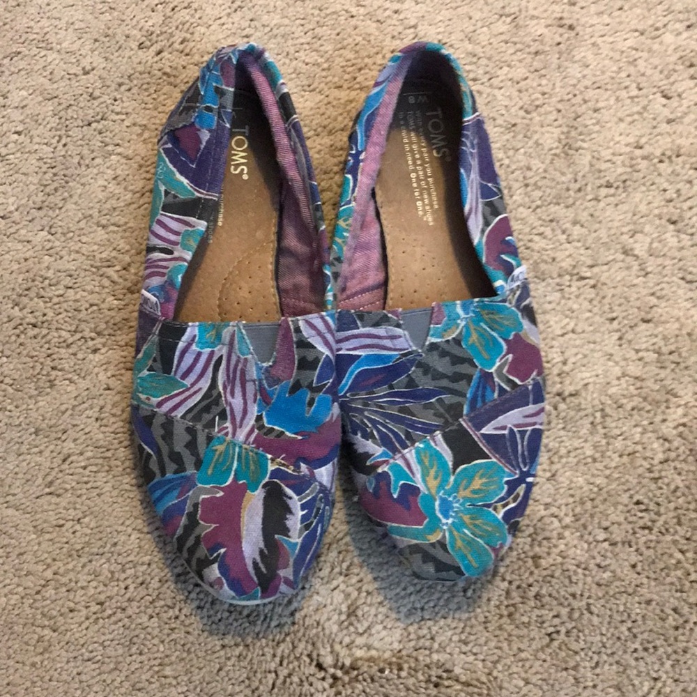 Tons shoes sz8