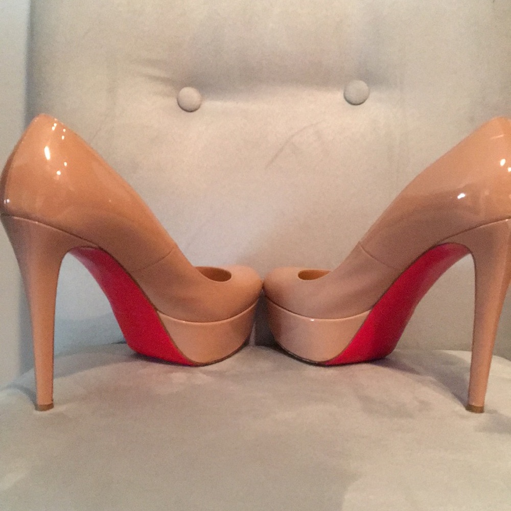 💯 authentic Christian Louboutin Bianca nude pumps