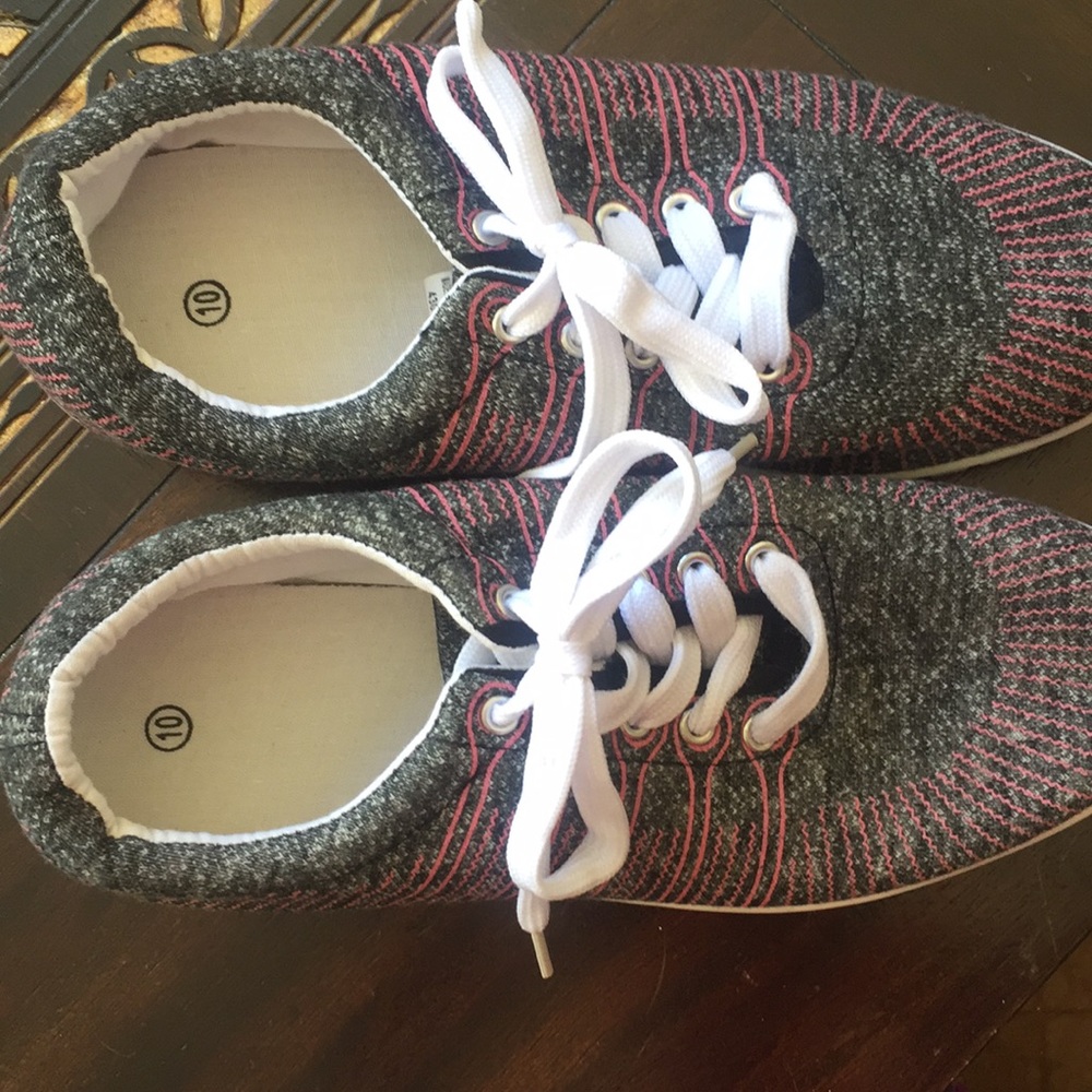 Shoes - Picture 3 of 4