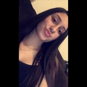 Meet your Posher, Casandra