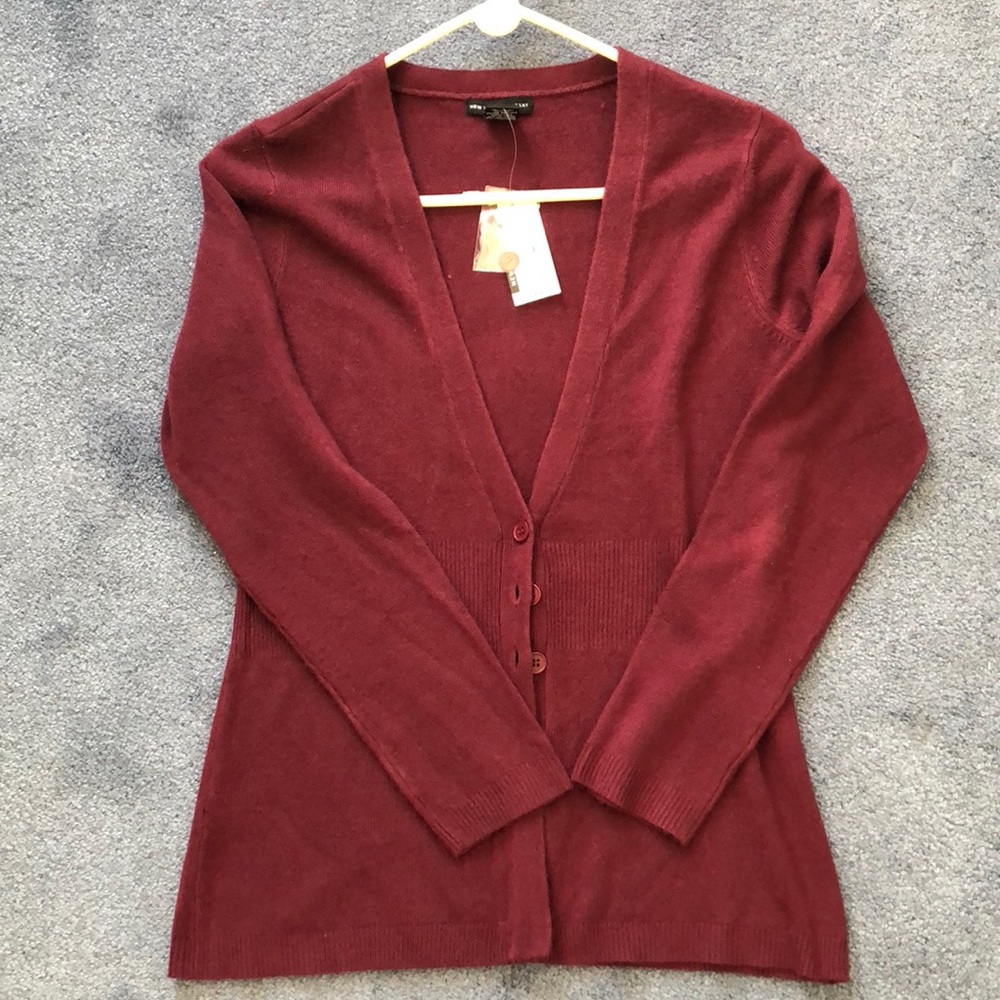 New York and company deep V-neck sweater M new