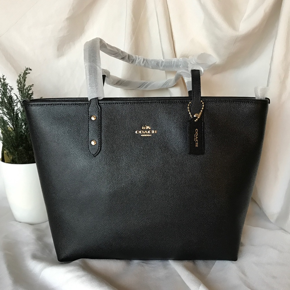 Coach - Beautiful Black Zip Tote