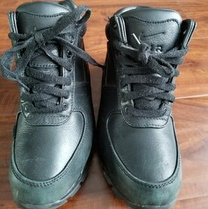 Boy's Nike boots