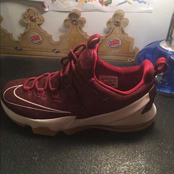Lebron Basketball shoes - Picture 2 of 2