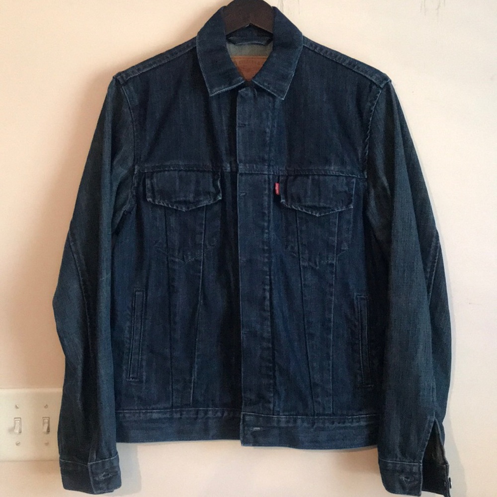 Levi’s men’s denim jacket. Size S. EUC.