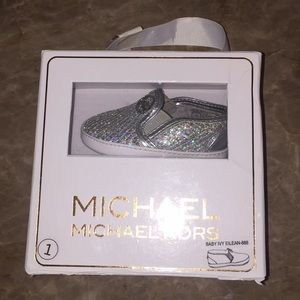 Worn twice size 1 fits 6weeks-3months