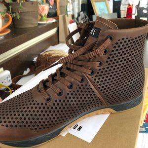 Men’s size 10 Coffee Leather Trainer