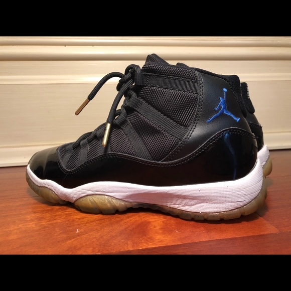 2009 release space jam jordan 11 size 6 used