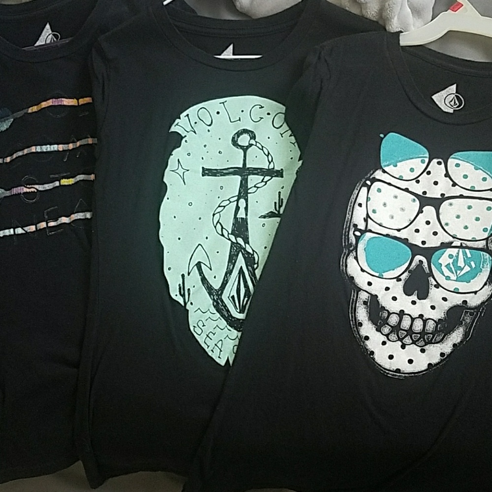 3 Volcom T shirts