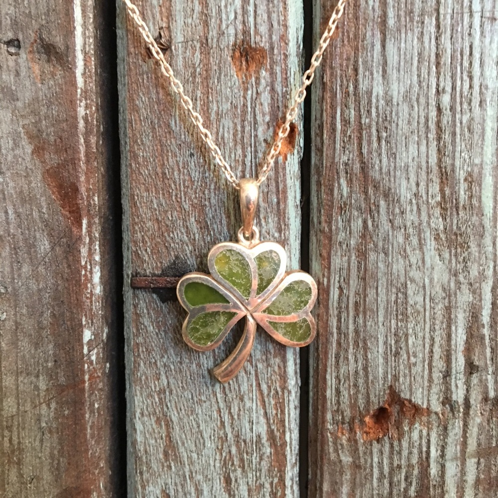 Four leaf clover pendant and chain