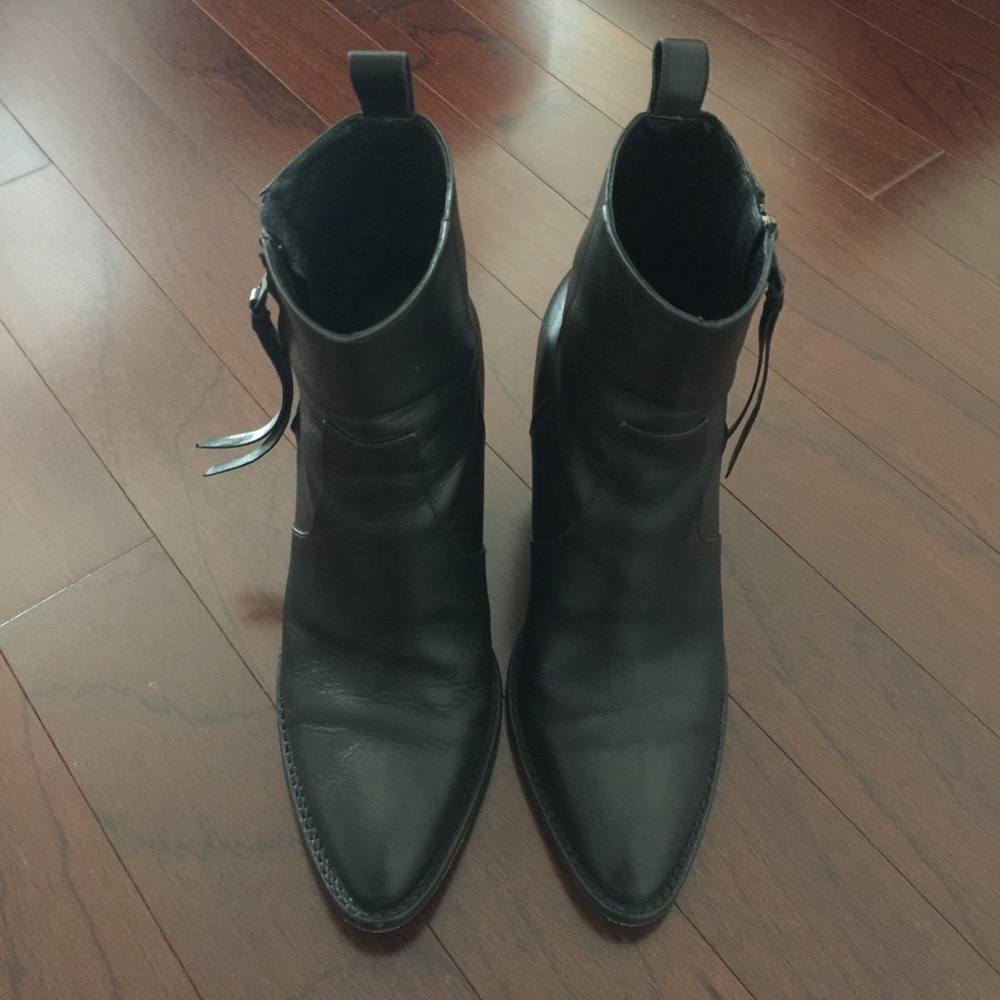 All staints ankle boots