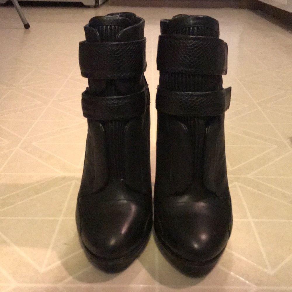 BCBGMaxAzria genuine leather boots! 💋👑