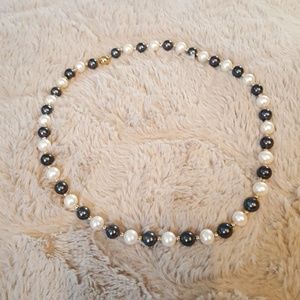 Single strand faux pearl necklace