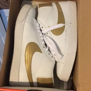 Nike Women's Blazer