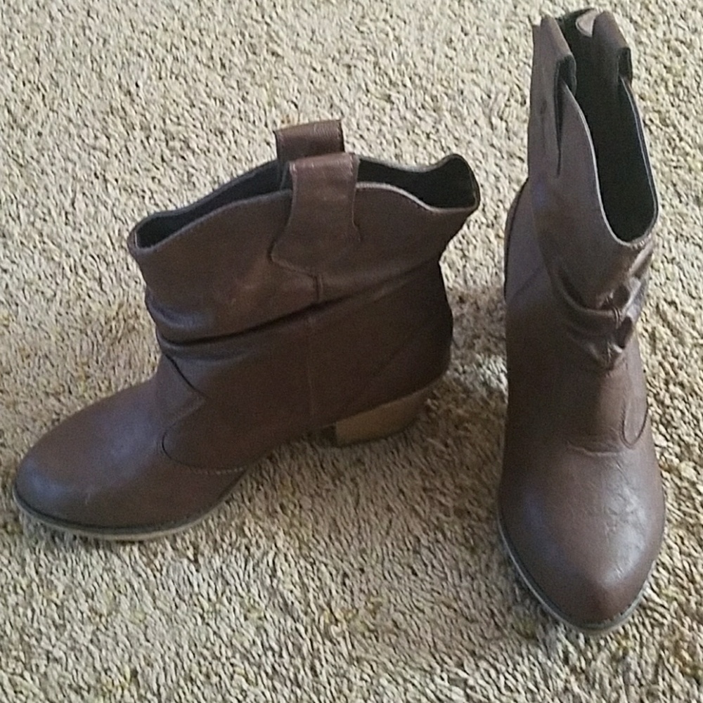 Charles Albert booties