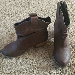 Charles Albert booties