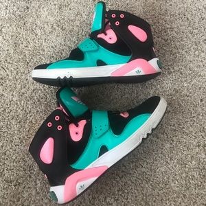 Vintage adidas hightop sneakers pink