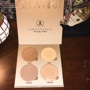 Anastasia Beverly Hills glow kit