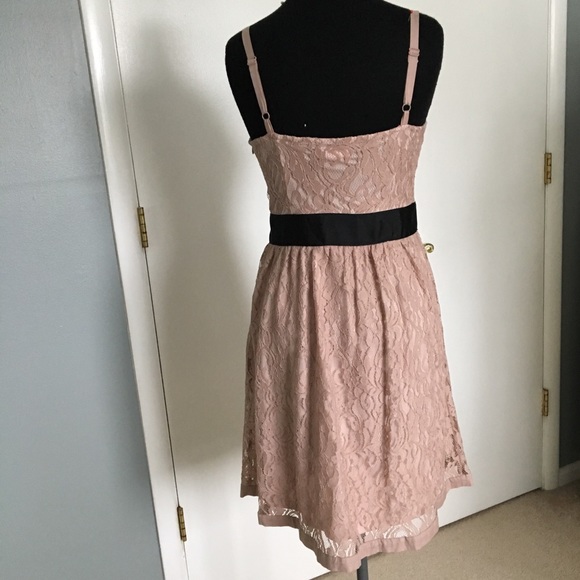 ELLE rose lace dress - Picture 2 of 5