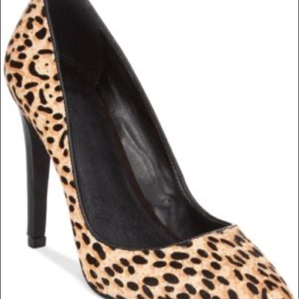 Like New Charles David Pact Leopard Heels sz 8