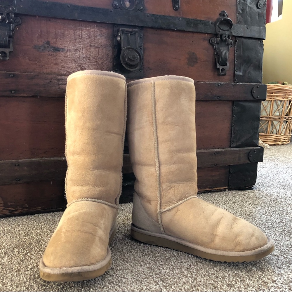  UGG  Tall Classic UGGS Sz 6 - Picture 2 of 8