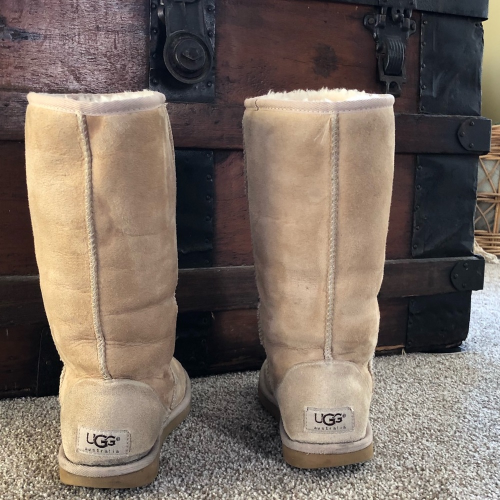  UGG  Tall Classic UGGS Sz 6 - Picture 5 of 8