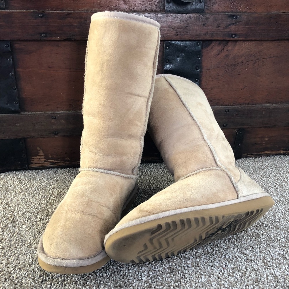  UGG  Tall Classic UGGS Sz 6 - Picture 8 of 8